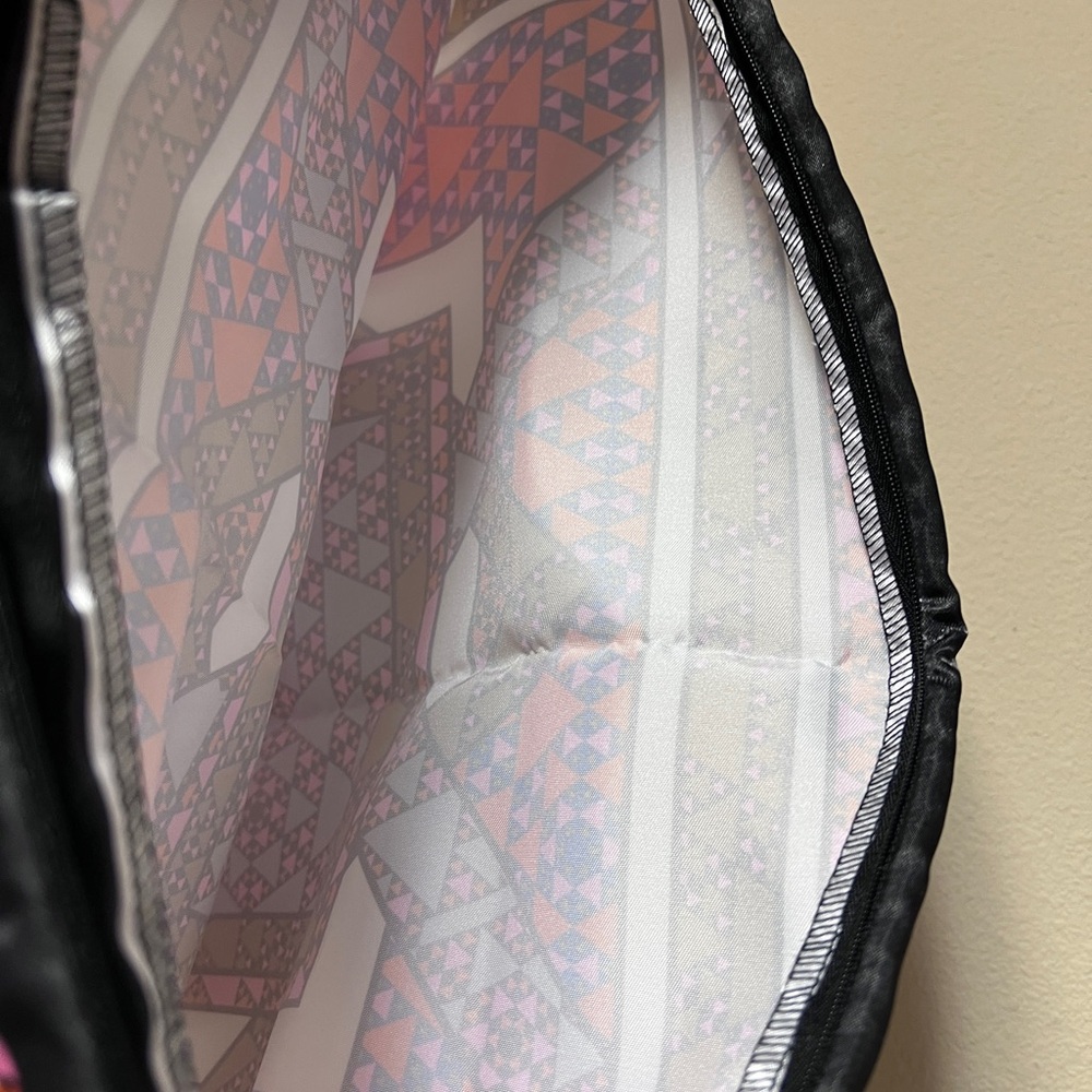 Geometric Patterned pillowcase - Picture 3 of 4